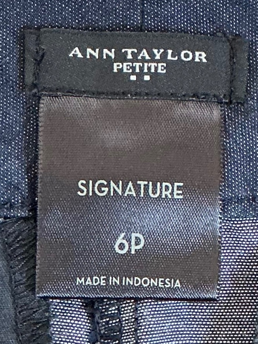 Ann Taylor Signature Chambray Navy Shorts Size 6 Petite Cotton Stretch - Picture 4 of 10